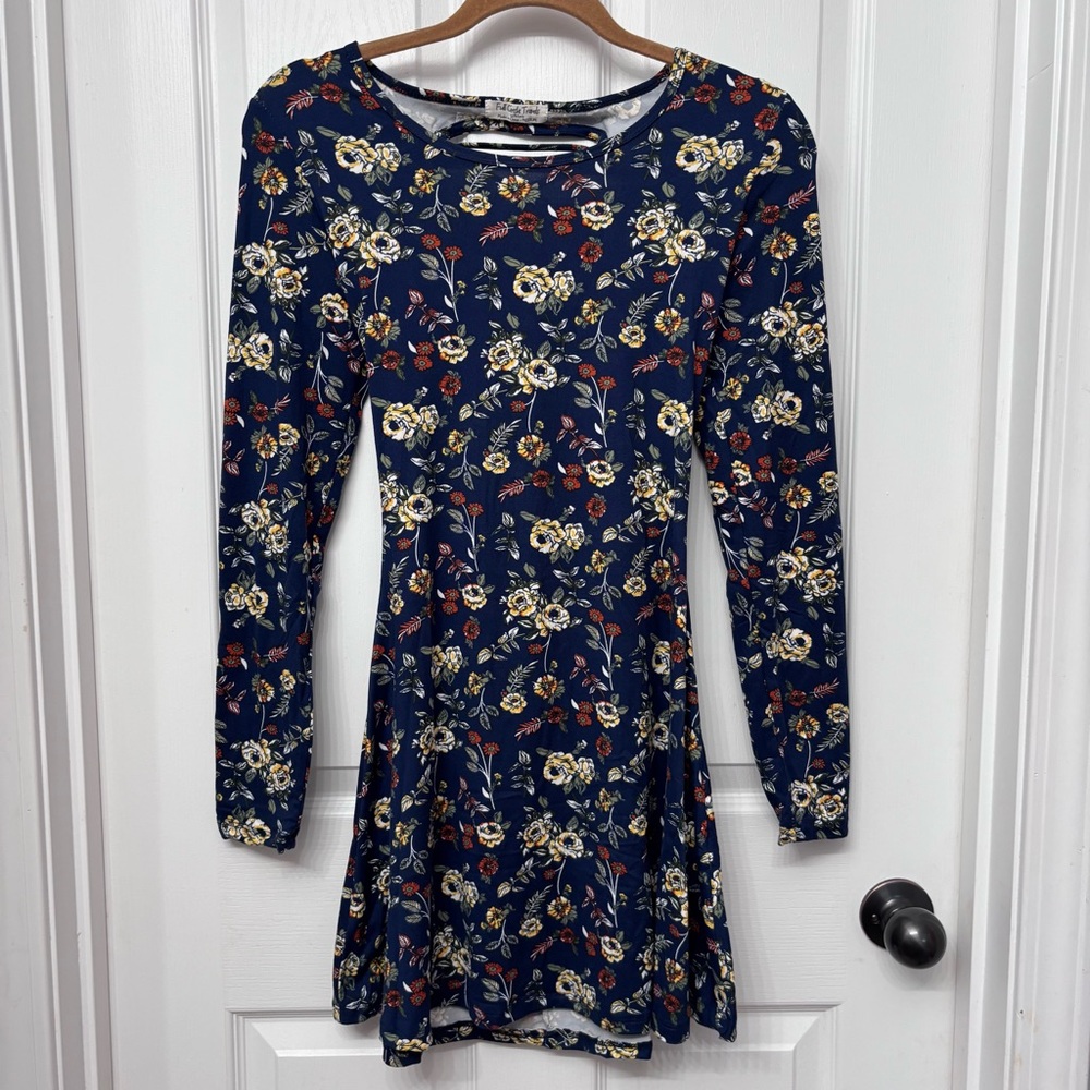 Navy Floral Lace-Up Back Dress | Full Circle Trends M